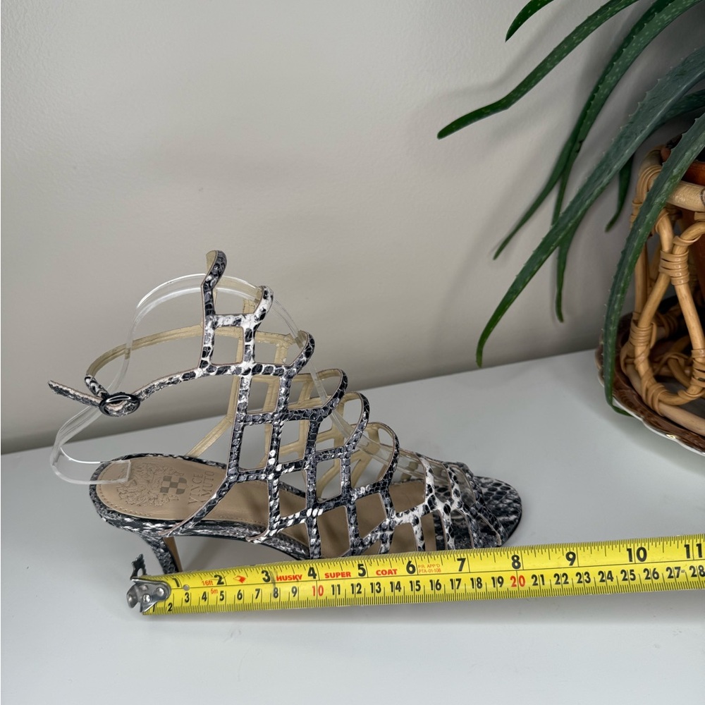 Vince Camuto Snakeskin Gladiator Strappy Heels Sandals 2.5” Kitten Heel Sz 7.5M - Picture 9 of 11